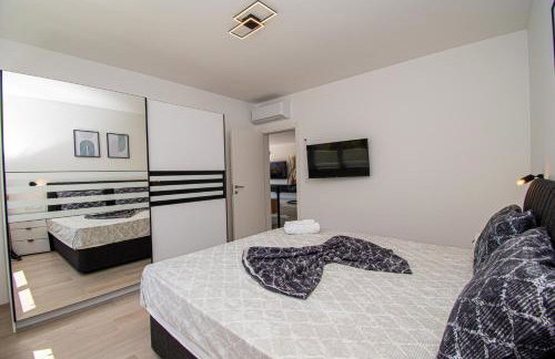 Villa Mina with a private pool in Pula - Photo 36