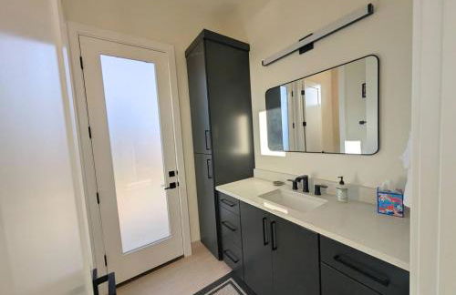 Modern Red Cliff Home with Private Pool - Foto 15