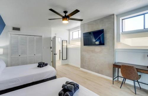 Modern Home - 1 Acre Lot w Pool Patios Jacuzzi - Foto 39