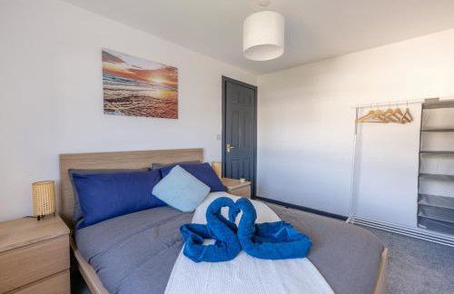 Modern 3 Bed House-Free Parking-by Holiday Homes - Foto 30