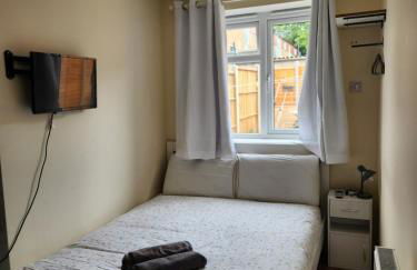 Ensuite Studio Flat Crawley-Gatwick - Foto 2