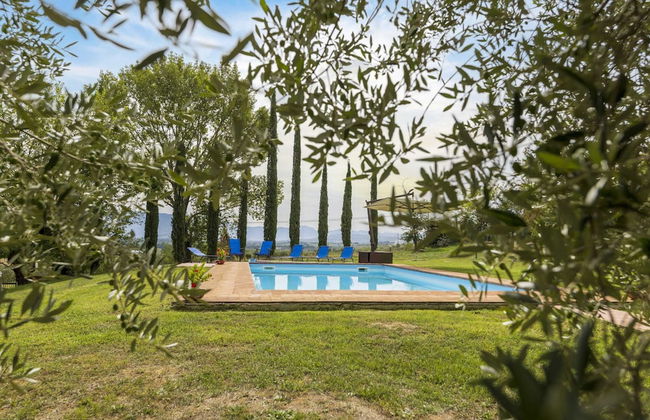 Classic Villa for Family With Pets - Photo 1