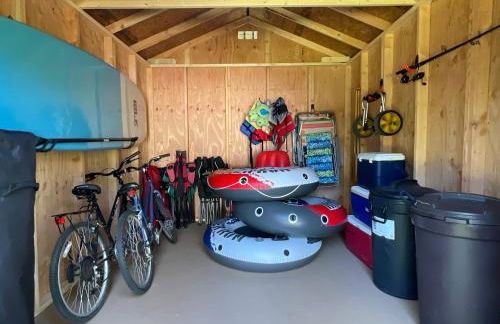 Beautiful Bungalow and Bunk House, Close to Lake - Foto 25