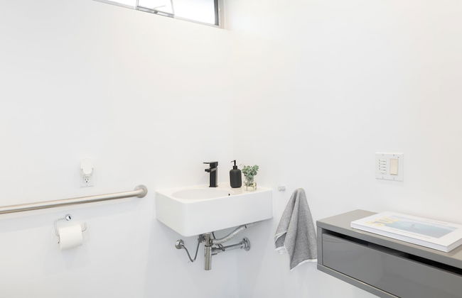 Venice View by Avantstay Walk to Venice Beach Rooftop, Ice Bath, Luxe Design - Photo 29