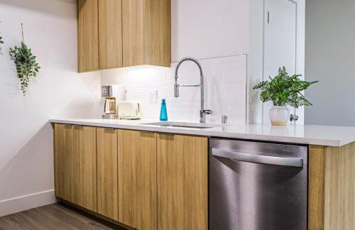 Spacious 2BDR in SM - 5 minutes walk to the beach! - Foto 6