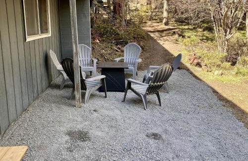 Hollinshead Haven Home with BBQ & Free Wifi - 30 days min home - Photo 14