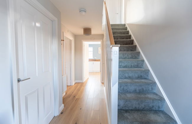 4 Bedroom Detached House 5mins Walk to Shopping Village - Foto 25