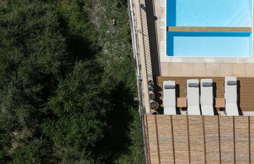 Ilys Home, a Country-chic Retreat with Pool & BBQ, By ThinkVilla - Photo 9
