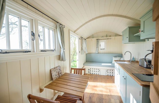Sage Shepherds Hut, Boundary Farm Cottages - Photo 3