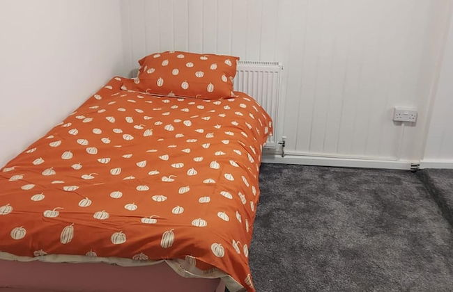 Lovely 3-bed Apartment in Parkgate Rotherham - Photo 9