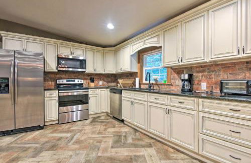 Spacious Kunkletown Home with Full Game Room and Deck! - Foto 4