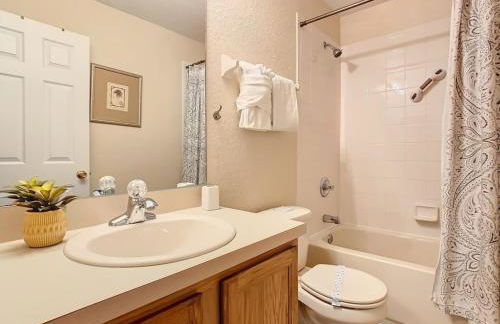 Family Getaway: 4BR Townhome by Old Town - Foto 31