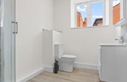 2BR Apartment with Sofa bed I Prime Town Centre Location I Gold St D-Lux, Modern Amenities, Walk to Train, Bus Stations, Shops & Cafés I Leisure and Business Stays Welcome - Foto 23