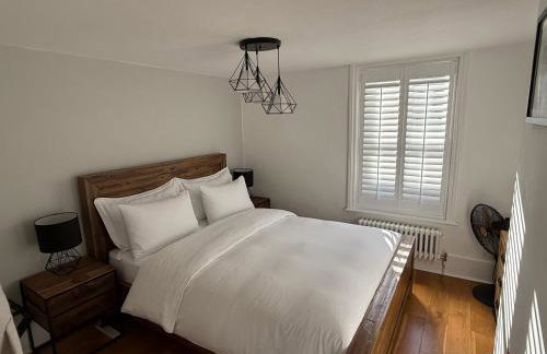 Charming 2-Bed Seaside Cottage - Moments from Brighton Beach & Pier - Foto 1