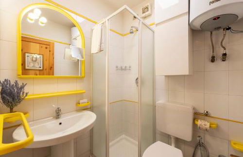 Chaberton Romantic Retreat Ski In Ski Out - Happy Rentals - Foto 34