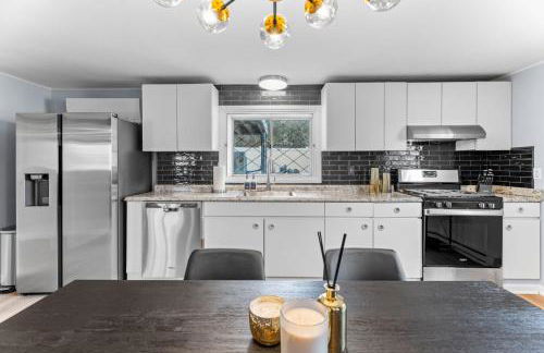 Walk to the Beach - Modern Home with FirePit and Bikes - Foto 51