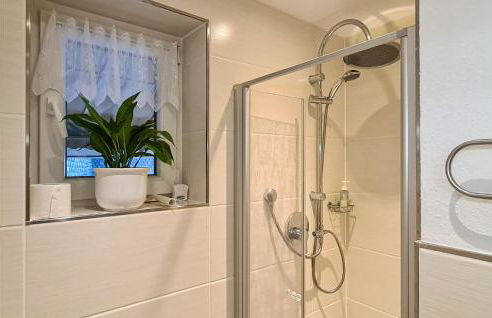 2 Bedroom Nice Apartment In Suhl - Foto 12