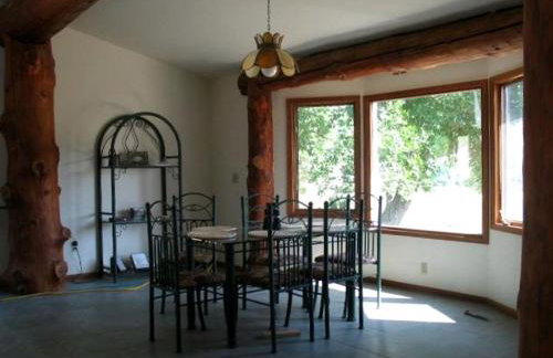 Riverside Cabin with Rare Claw-Foot Bathtub, Montana - Foto 20
