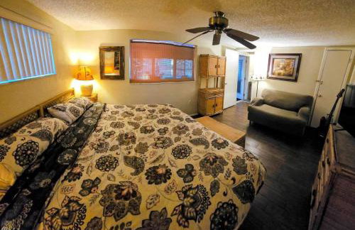 Private Tropical Waterfront Sanctuary w pool, hot tub & an island! Pet Friendly - Foto 7