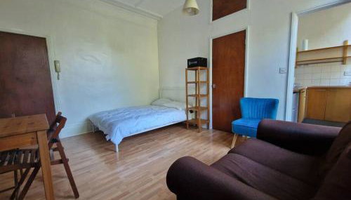 Bright well located studio flat - Photo 3