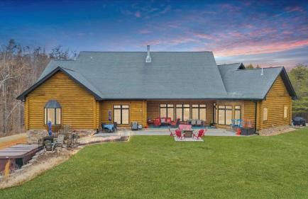 Liberty Pines - Lakefront Log Home, Swim Spa & Game Room - Photo 11