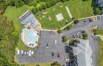 Smoky Mountain View Condo- Hot Tub, Indoor Pool, Walking Path, Playground - Foto 7