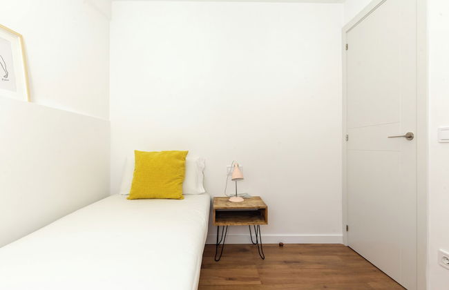 Picasso Suites Cornellá - Photo 9