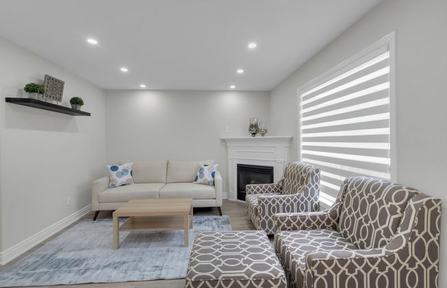 Beautiful House - On A Quiet Street - Photo 39