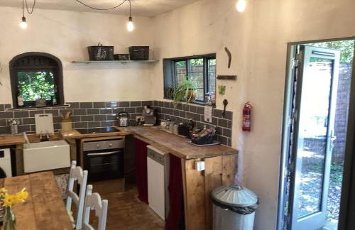 The Eclectic Coach House - Photo 13