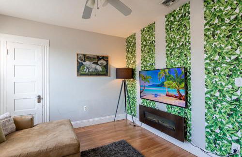 Sunny & Spacious 2BD 1BA WFH Apt-Huge Yard & Patio - Foto 21