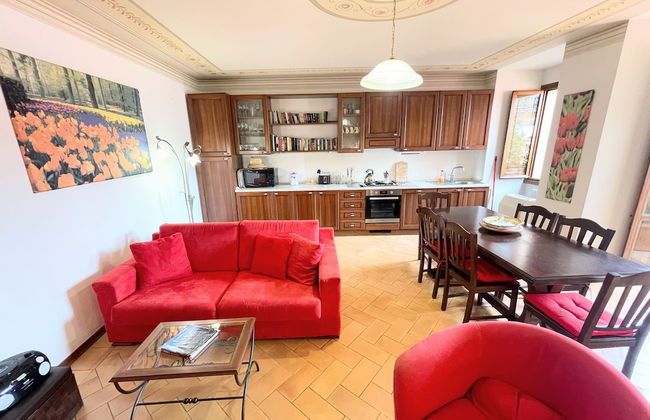 Central Spoleto Apartment With Large Sunny Terrace With Views - Photo 13