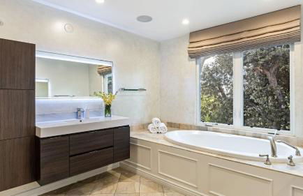 LA Hillside Retreat w Pool Views Fire Pit Outdoor Lounging Casa Bellagio by AvantStay - Foto 19