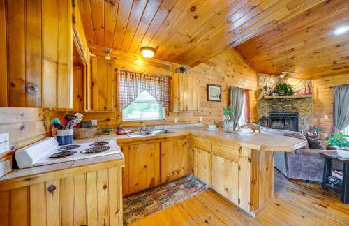 Scenic Oklahoma Studio Cabin on 80 Acres with Views! - Foto 11