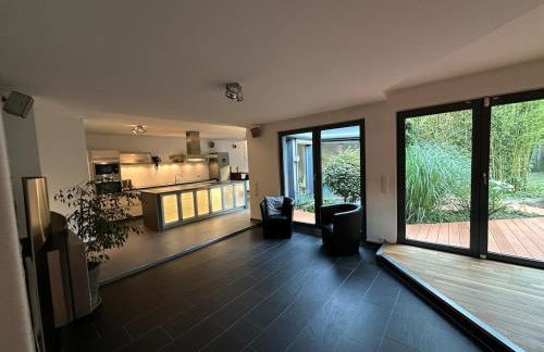 Design-Ferienhaus mit Garten, Kino & 5 Schlafzimmern - Foto 15