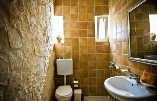 Home Suites - Photo 49