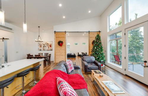 Water Views Whidbey Island Hideaway with Deck - Foto 8