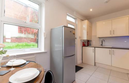 Pass the Keys 2BR House Garden Sleeps 6 Elizabeth Line - Foto 14