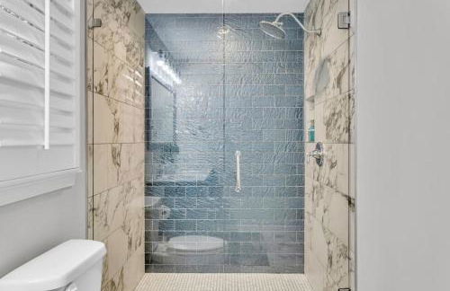 Lakefront, Saltwater Pool, Backyard Oasis, Private Dock, Home Gym - Foto 43