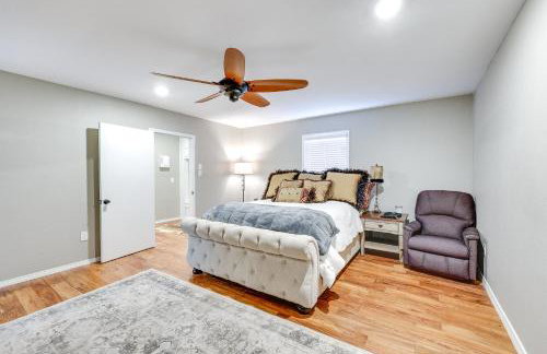 Deck and Views Spacious Lake House Escape - Foto 14