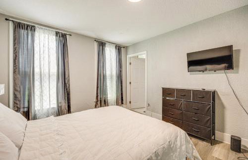 Less Than 1 Mi to EverBank Stadium Retreat with Yard! - Foto 14