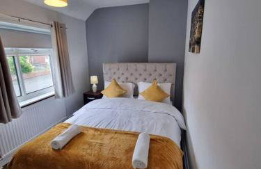 Comfy stays, Rotherham for contractors & Families, spacious, conservatory, free parking, wifi, 3BDR - Foto 20