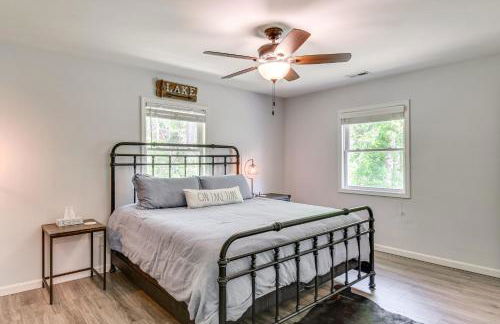 Waterfront Townville Home with Hot Tub and Dock! - Foto 14