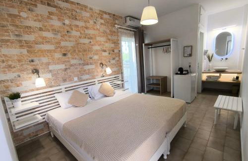 The Coast seaside rooms - Photo 18