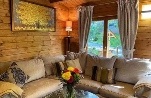 3 Bedroom Lodge Hotub pool in Horsley Surrey UK - Photo 50