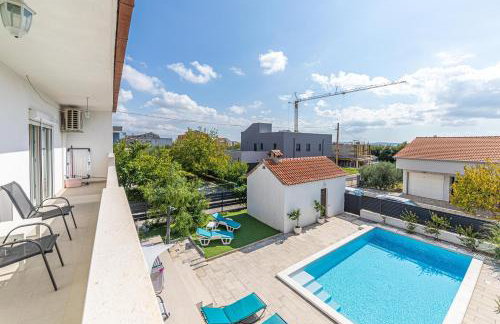 Apartman Luci - Private Heated pool - Photo 17