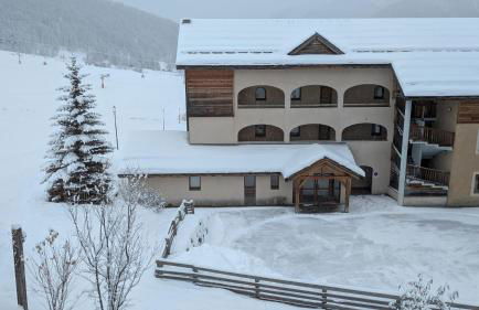 Appartement 4 pièces pour 6-8 personnes, 2 chambres, 1 cabine, 2 canapés-lit double dans le salon, au pied des pistes et piscine l'été, wifi fibre - Foto 15