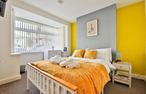 3-Bed Contractor Ready Stay Near City & M4 Access with Parking & Wi-Fi - Foto 10