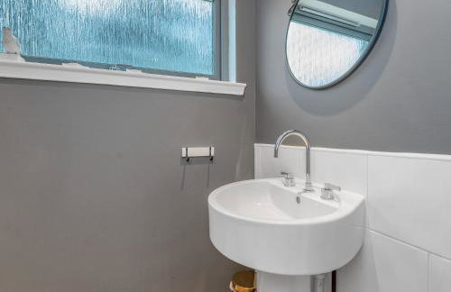 Cheerful Stays: 4 Bedroom Cottage in Arrochar - Foto 26