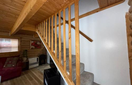 Talkeetna Log Cabin with Hot Tub Unit 2 - Foto 13