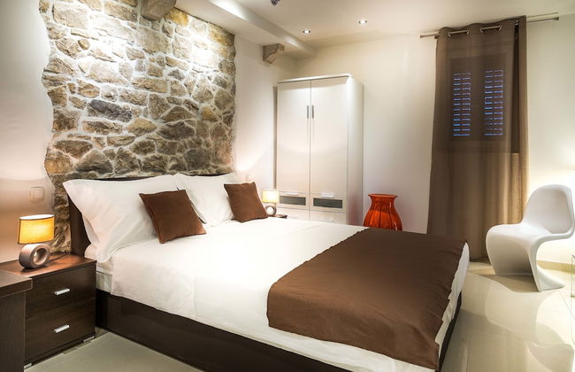 Split Oasis Apartments - Photo 3